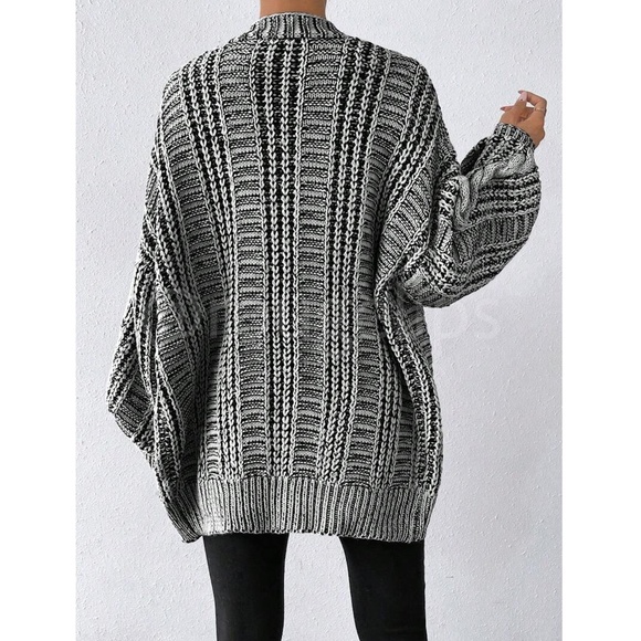 Oversized Grey Cable Knit Cardigan Long Sleeves Hip Length Buttoned - Picture 6 of 16